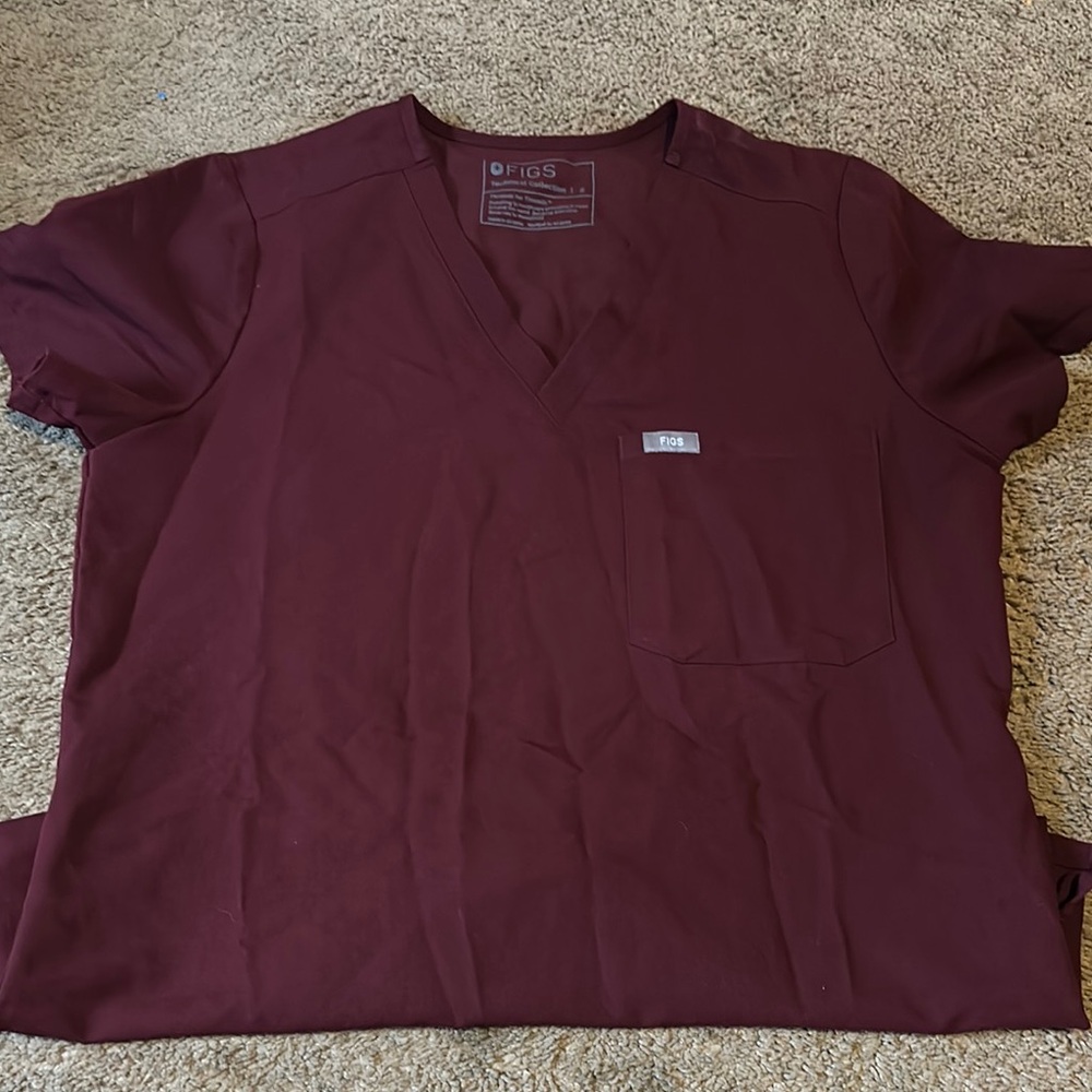 FIGS BURGUNDY SCRUB TOP SMALL